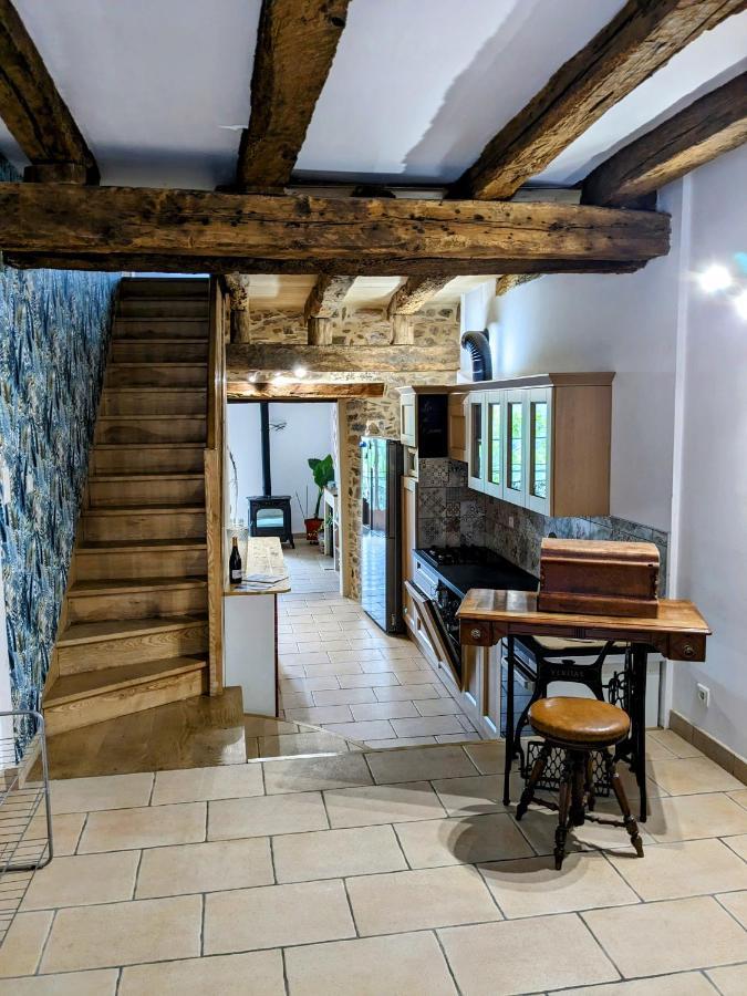 Le Quatorze, Au Coeur De Najac Villa Luaran gambar